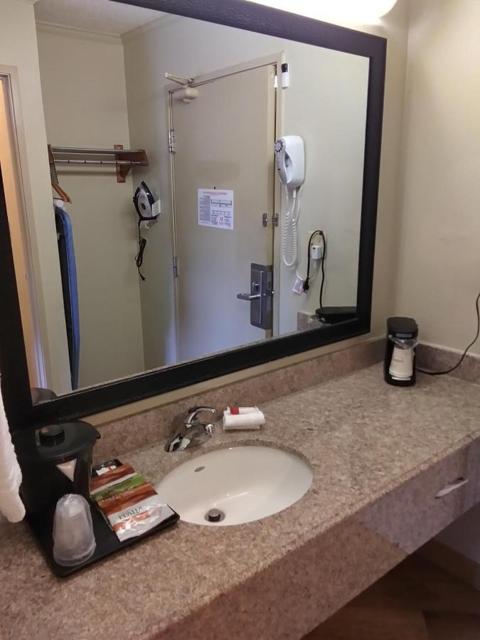 Travelodge By Wyndham Columbus State University מראה חיצוני תמונה