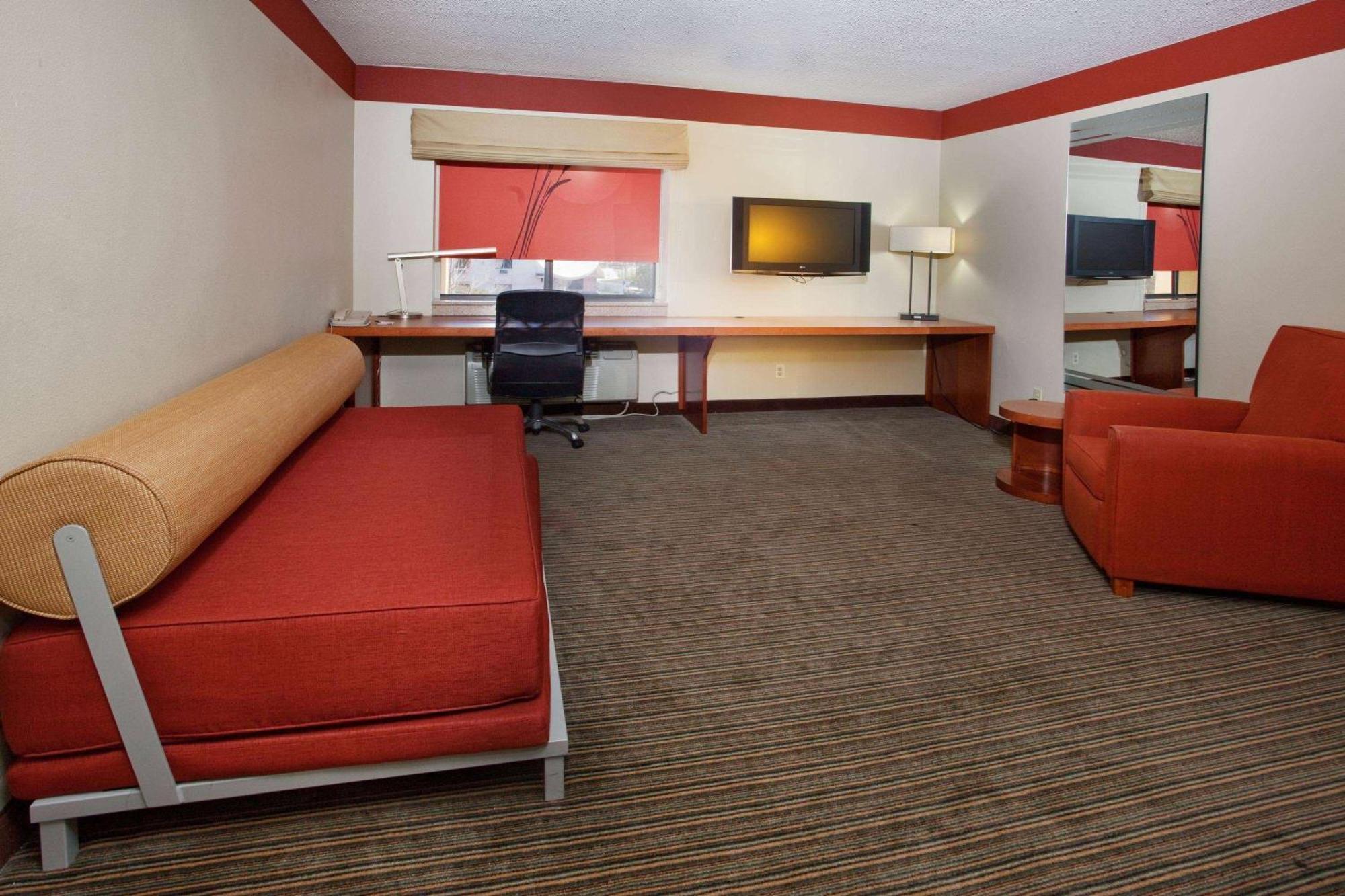 Travelodge By Wyndham Columbus State University מראה חיצוני תמונה